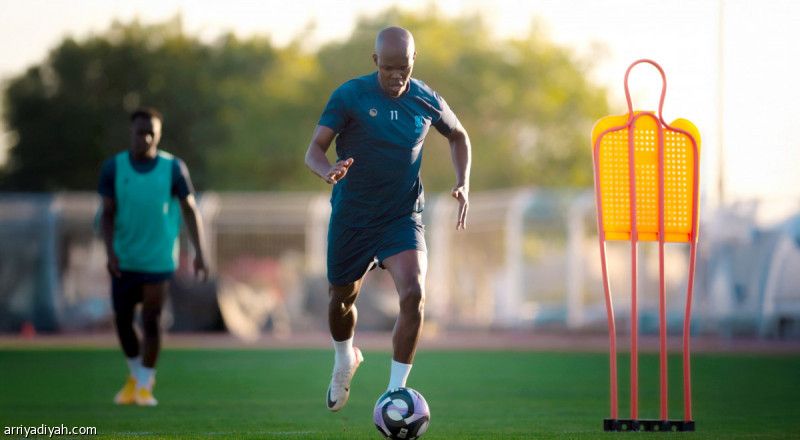 الأخدود.. توماس يعتمد قائمة الاتفاق