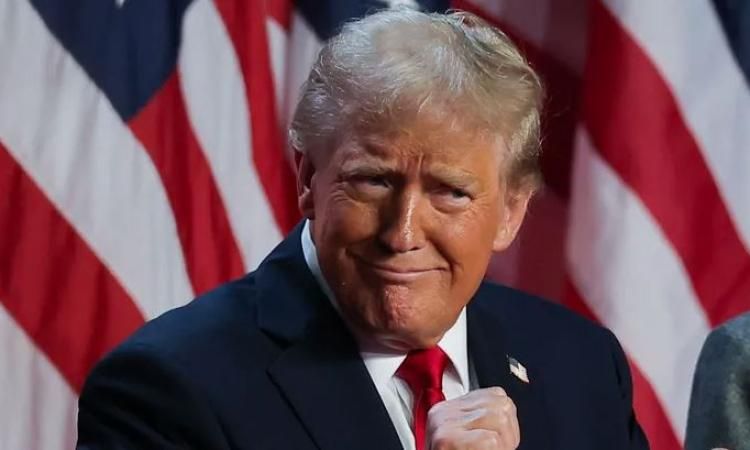 ترامب يبلغ الصحفيين أنه أجرى مباحثات مباشرة مع بوتين