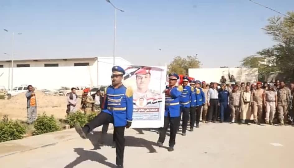 مأرب.. تشييع جثمان العقيد محمد النسيم الذي توفي نتيجة التعذيب في سجون مليشيا الحوثي