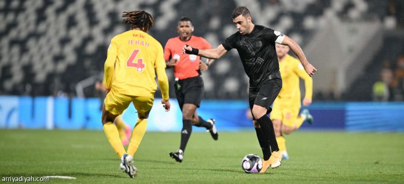 المنجم والناصر يحتجان ويلاحقان الحكم