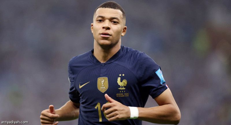 ديشان يعيد مبابي إلى فرنسا