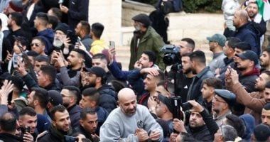 وصول عدد من الأسرى الفلسطينيين المفرج عنهم إلى رام الله