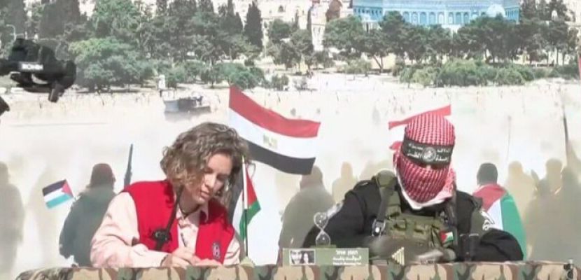 كتائب القسام تسلم المحتجزين الإسرائيليين للصليب الأحمر