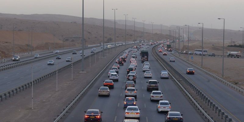 عدد المركبات بسلطنة عمان يتجاوز مليون و700 ألف حتى ديسمبر 2024