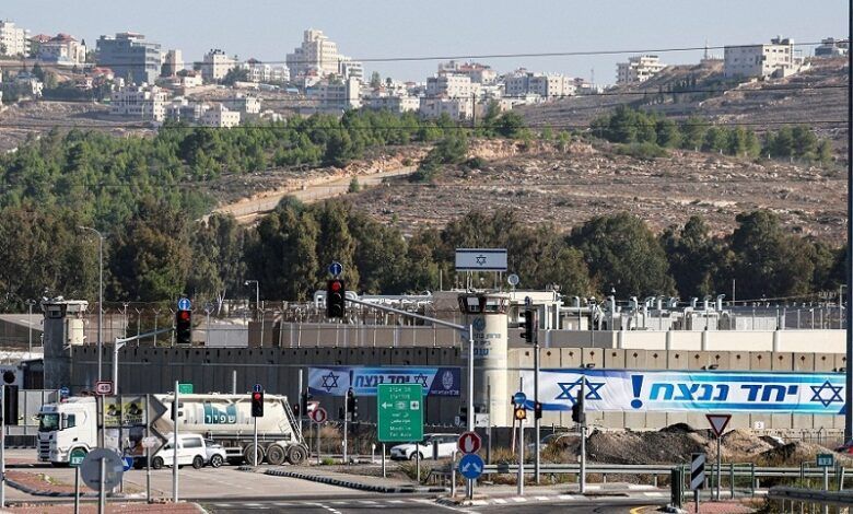 استعدادات في سجن عوفر للإفراج عن الأسرى الفلسطينيين ضمن دفعة صفقة التبادل