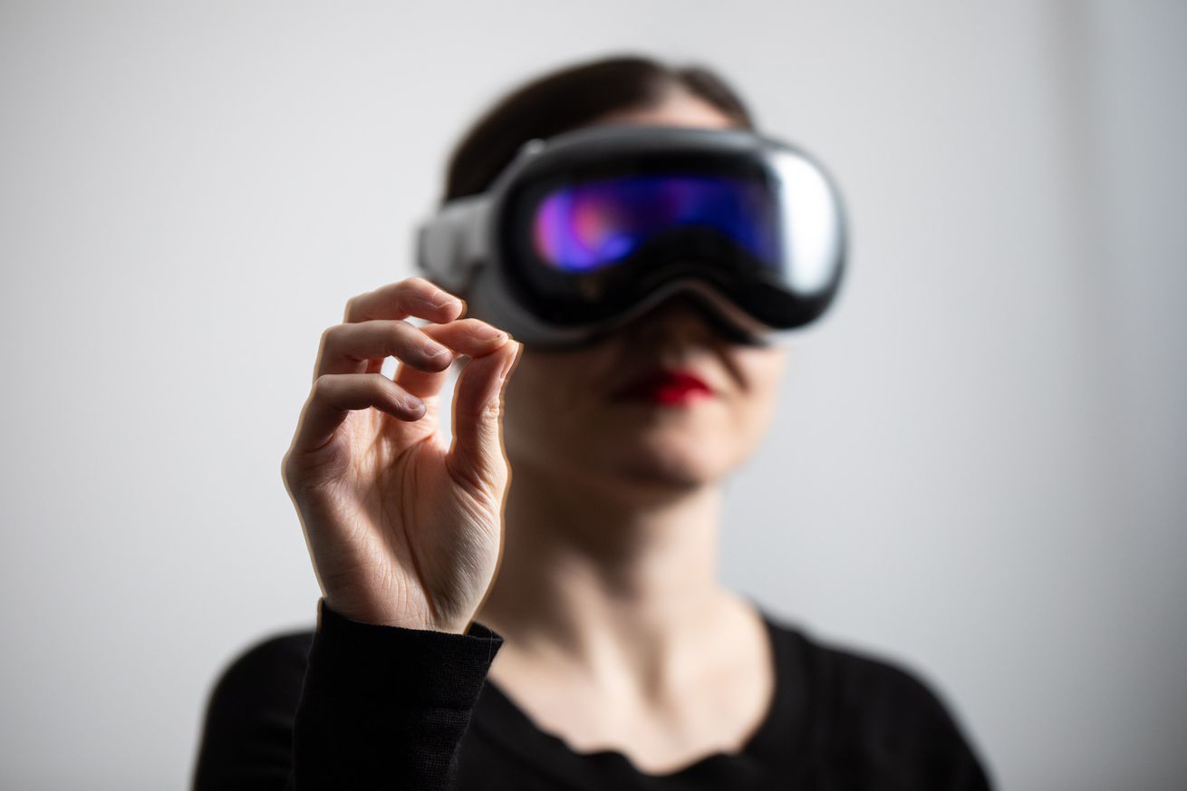 أبل تخطط لجلب الذكاء الاصطناعي لنظارات فيجن برو أبريل القادم