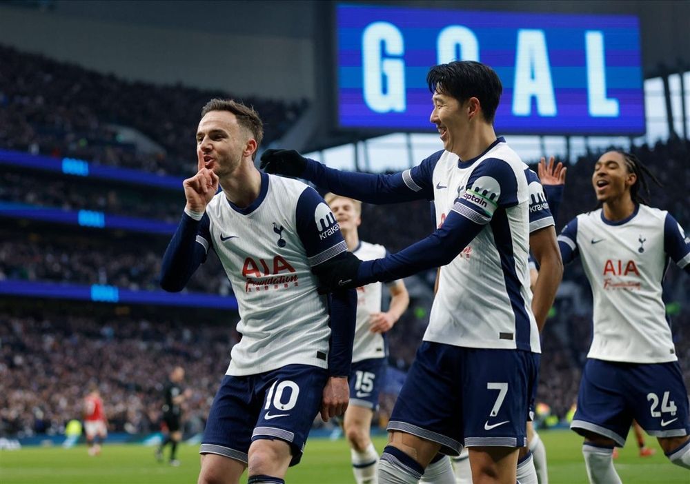 توتنهام يتغلب على مانشستر يونايتد في الدوري الإنجليزي