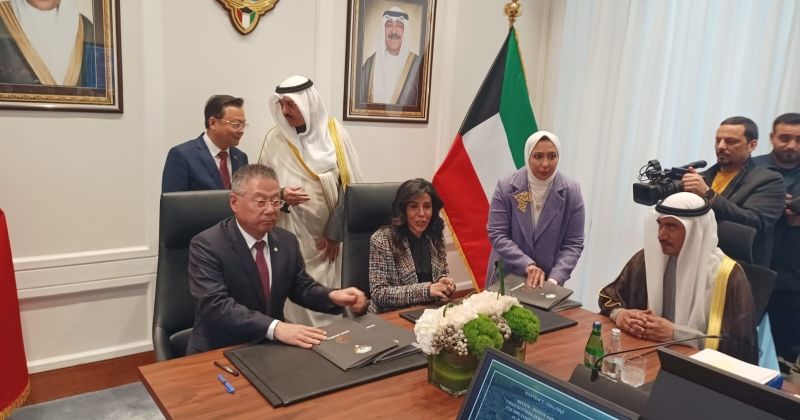 وزيرة الأشغال توقع عقدا مع «الشركة الحكومية الصينية» لدراسة وتصميم مشروع ميناء مبارك الكبير