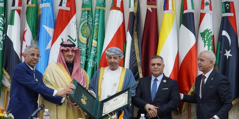 وزير الداخلية: التكريم يُعزز من مكانة سلطنة عُمانَ الرائدةَ في العملِ الأمنيِّ العربيِّ