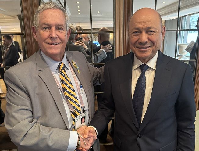 سيناتور أمريكي: ناقشت مع العليمي ضرورة تحرير اليمن من إيران