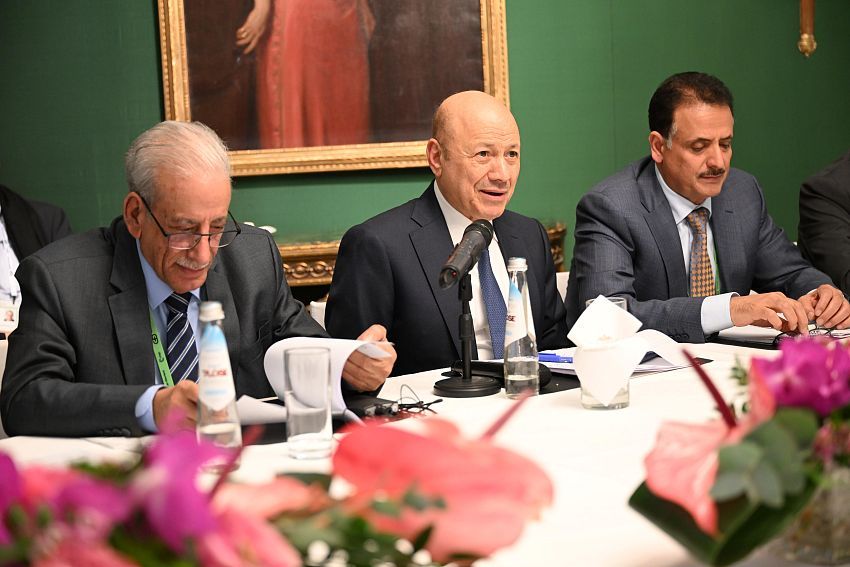 دعا لخلق معادلة ردع "يمنية دولية".. العليمي: إنهاء التهديد الحوثي لن يتم إلا في حال تعرض لهزيمة إستراتيجية