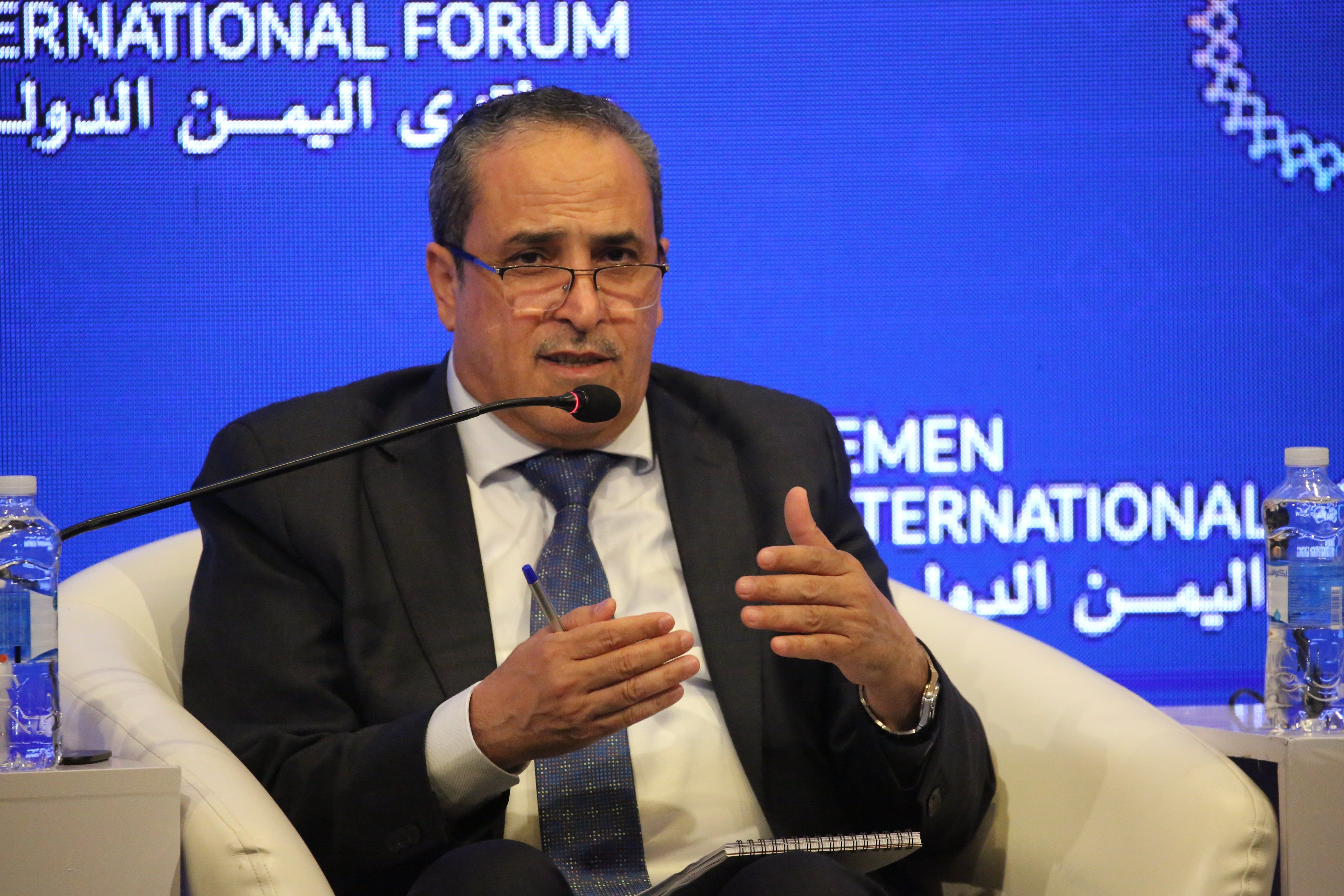 "تزاحم المشاريع أفشلته".. هذه رؤية حزب الإصلاح لتفعيل مجلس القيادة الرئاسي وتحسين أدائه