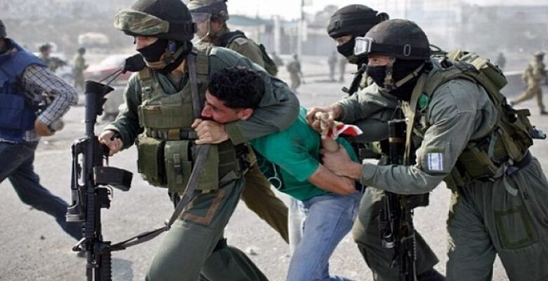 الاحتلال الإسرائيلى يعتقل 25 فلسطينيا من الضفة الغربية