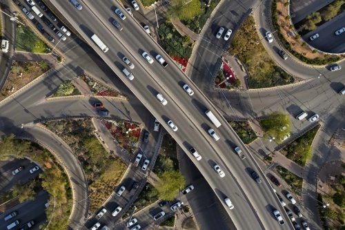 أمانة الرياض تعلن إنجاز هذه الطرقات في وسط وشمال وشرق الرياض لتخفيف الزحام المروري في أوقات الذروة