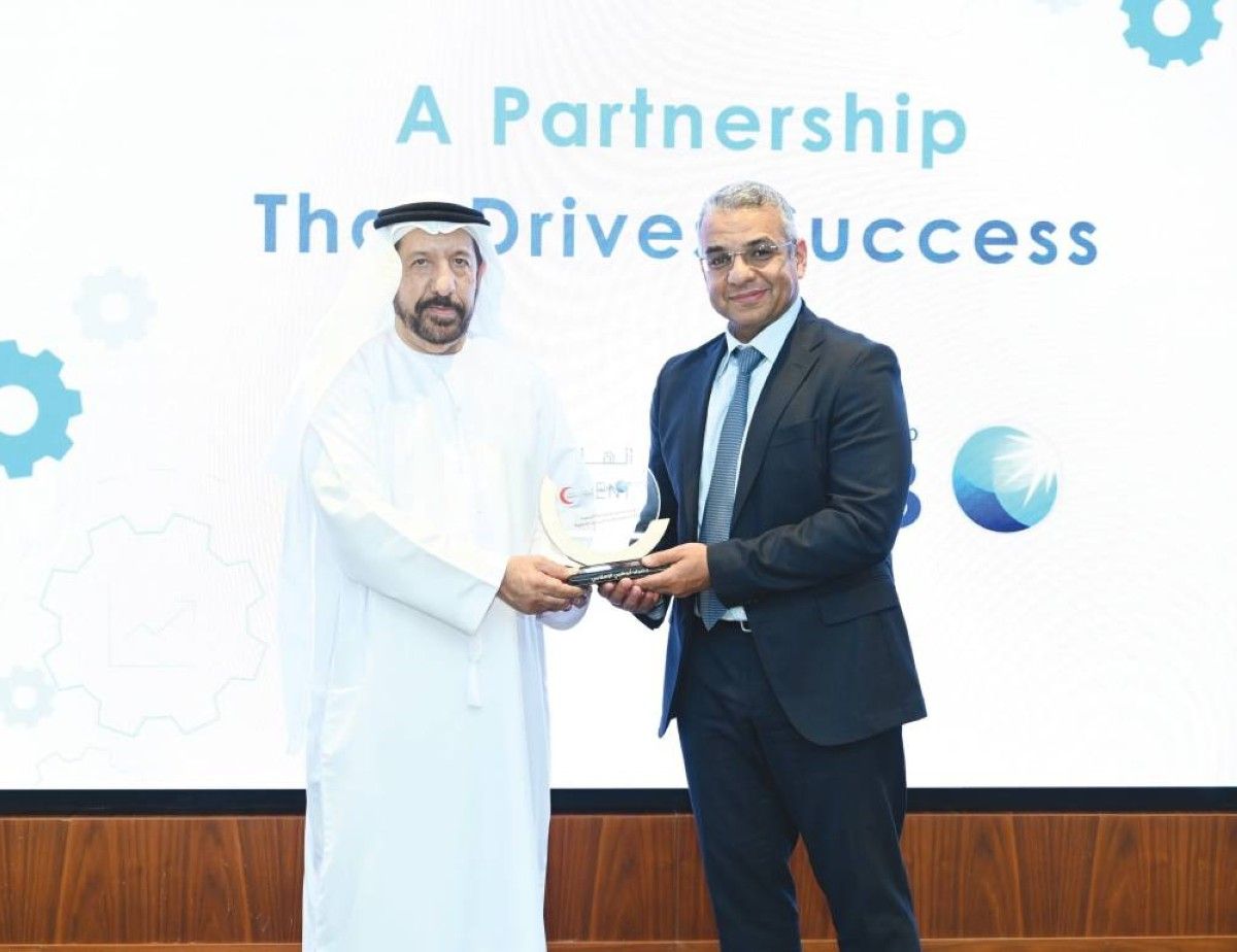 «أبوظبي الإسلامي» ينجز مشروعاً للاتصال المالي المباشر بين أنظمة الهلال الأحمر الإماراتي