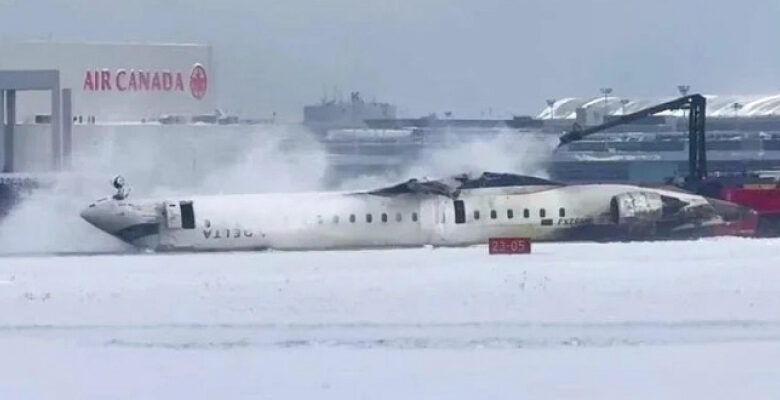 إصابة 18 شخصا إثر تحطُّم طائرة أمريكية فى مطار “تورونتو بيرسون” الكندى