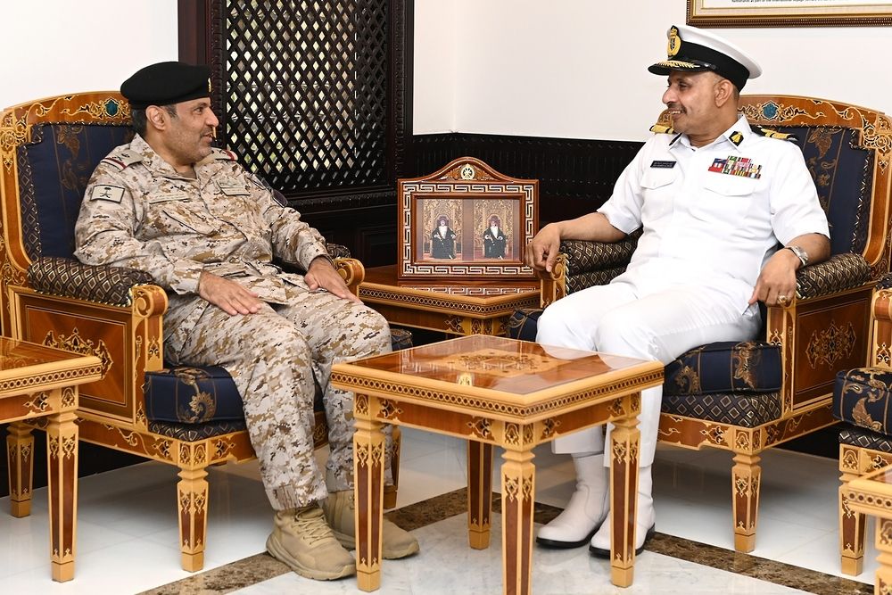 قائد البحرية السُّلطانية يستقبل وفداً سعودياً