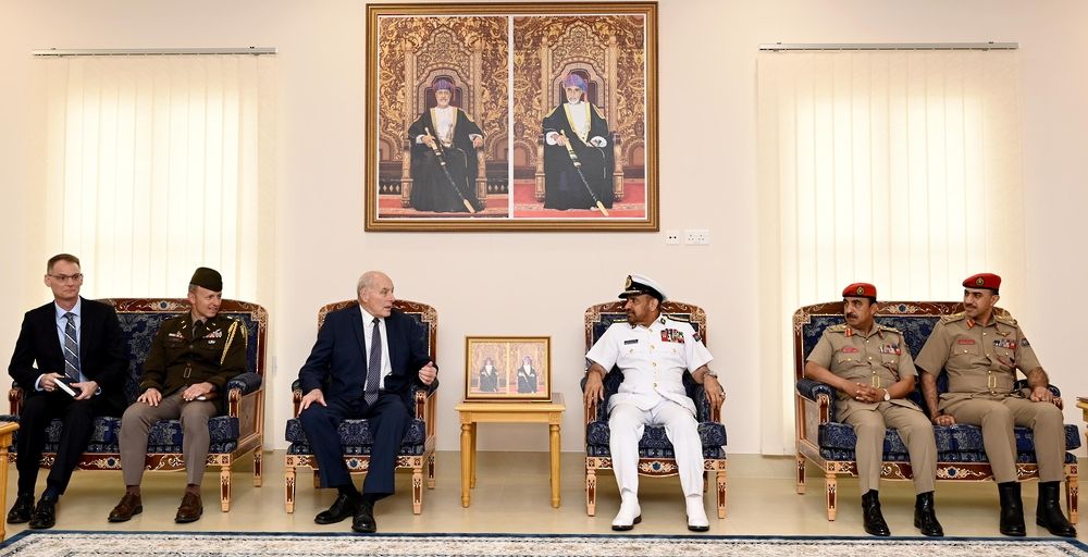 رئيس أركان قوات السُّلطان المسلحة يستقبل وفد برنامج كابستون