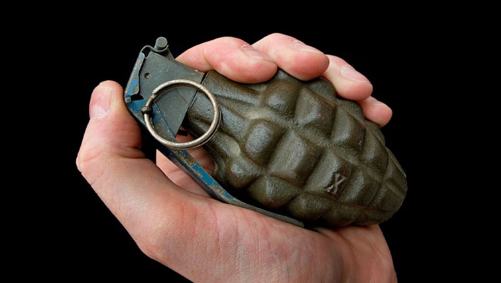 لحج..مقتل وإصابة 5 أشخاص في حادثة عبث بقنبلة يدوية