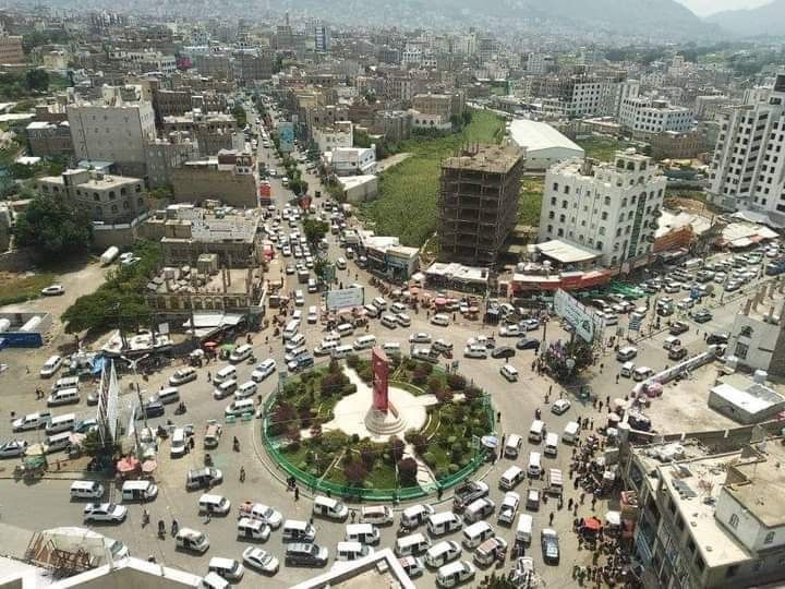 إب.. وفاة سائق دراجة نارية بحادث مروري مروّع بمديرية العدين