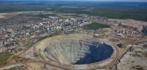 اكتشاف بئر نفطي ضخم في أفريقيا قد يغير خارطة الطاقة العالمية .. ثروة تفوق السعودية والإمارات!