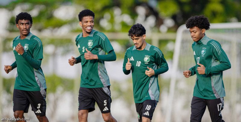 قبل الصين.. سواريز يقسم الصقور