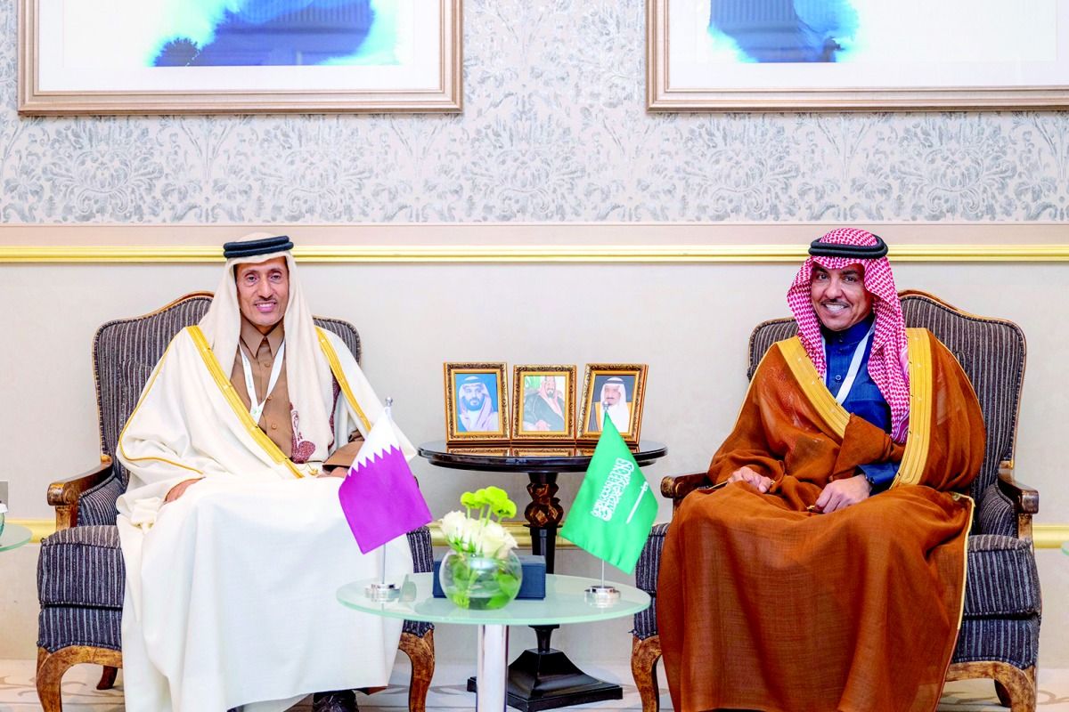 رئيس «القطرية للإعلام» يعزز الشراكة مع وزير الإعلام السعودي