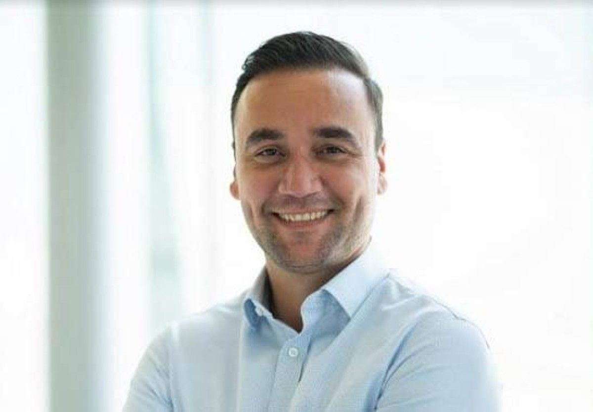 قطاع السيارات في الإمارات.. تسارع بلا مطبات