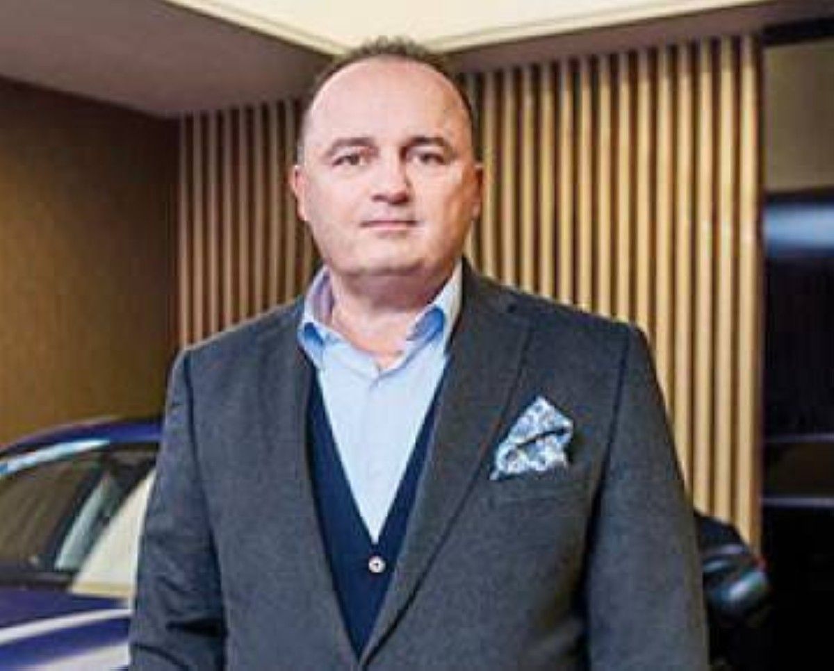 قطاع السيارات في الإمارات.. تسارع بلا مطبات