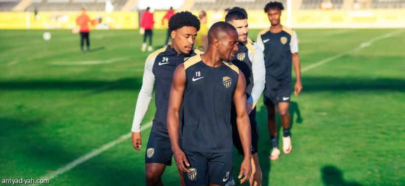 العمري خارج الكلاسيكو.. وميتاي انتظار