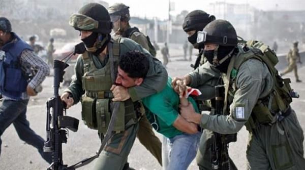 الاحتلال الإسرائيلي يعتقل 24 فلسطينيا من مناطق متفرقة بالضفة الغربية