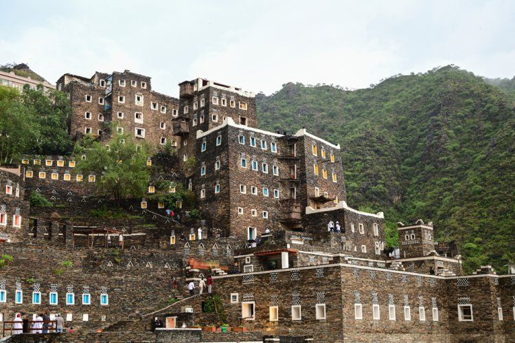 عسير تحقق إنجازًا تاريخيًا جديدًا وتتفوق على كل مدن السعودية بحسب ما جاء في تقرير رسمي