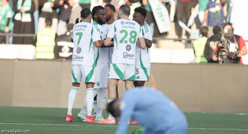 الأهلي يُنهي عناد ملعب ضمك بثنائية توني وجالينو