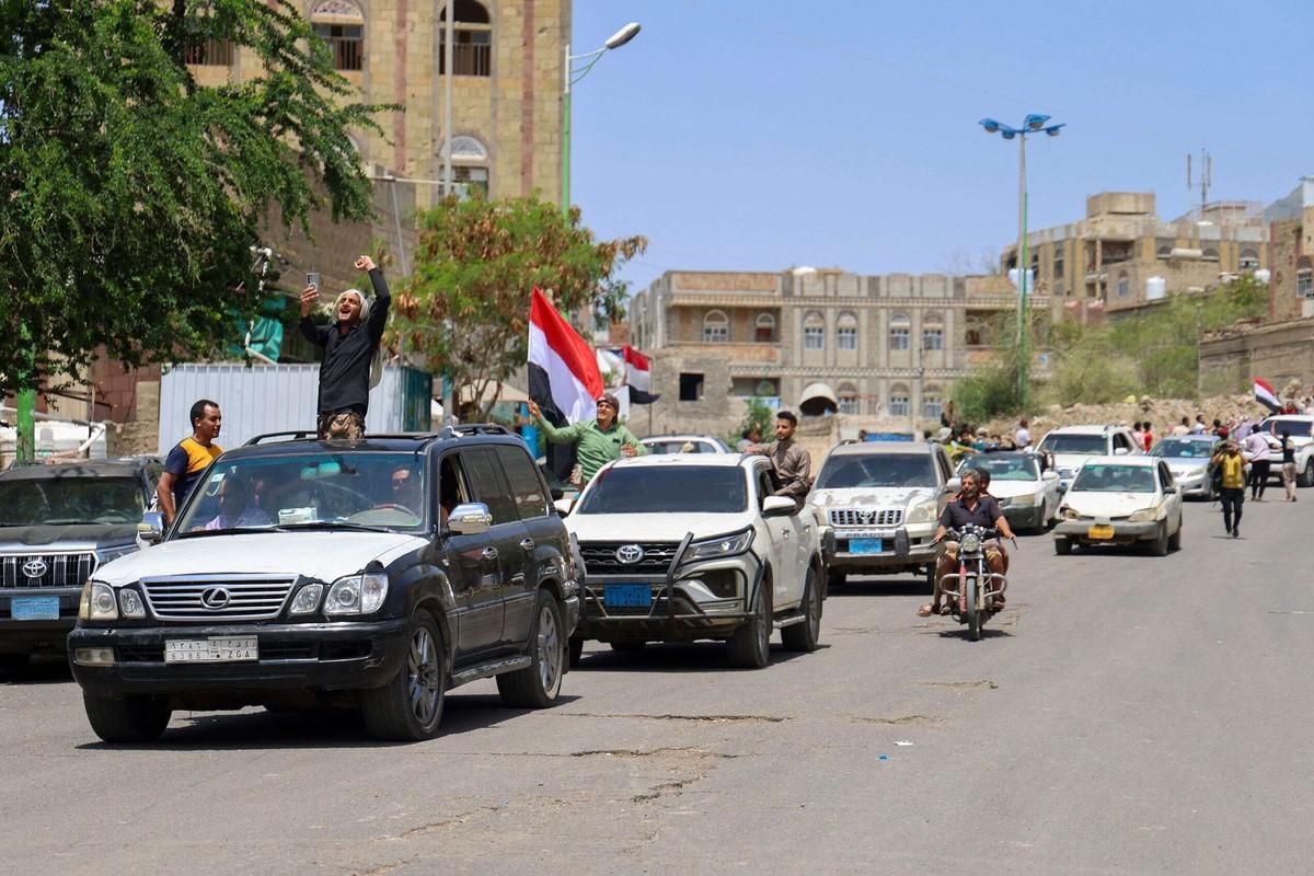 تعز.. تحركات حكومية لفتح طريق جولة القصر على مدار الساعة خلال شهر رمضان