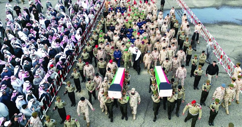 وزير الدفاع يتقدم الجنازة العسكرية لشهيدي الواجب (تصوير أسعد عبدالله)