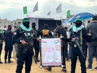 بعد رفع “القسام” صورة الخليلي وعلم السلطنة .. نشطاء بـ”اكس” : شهادة فخر واعتزاز لكل عمُان