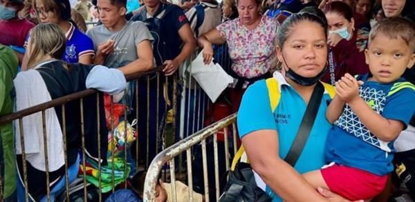 واشنطن ترحل مهاجرين فنزويليين من غوانتانامو إلى بلادهم