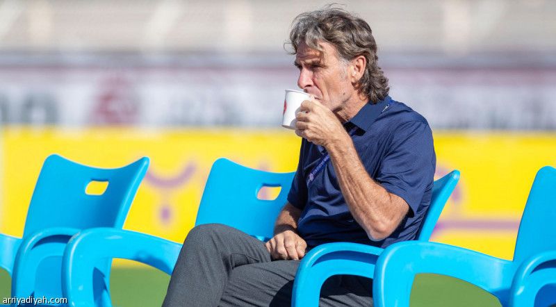 كارينيو يراقب من المدرجات