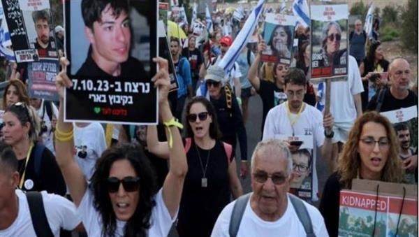 عائلات المحتجزين: يجب الاستمرار في المرحلة الثانية لضمان عودة ذوينا