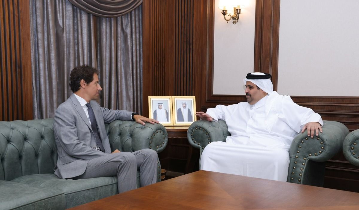 القائم بمهام الرئيس التنفيذي للمؤسسة القطرية للإعلام يجتمع مع السفير الإيطالي