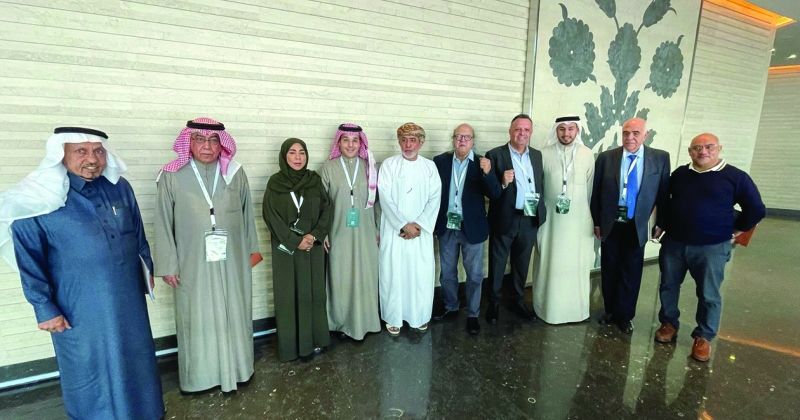 لقطة جماعية للمشاركين في الاجتماع