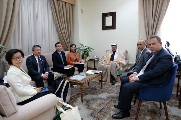 رئيس قطاع الشؤون السياسية الدولية يلتقي رئيس مجلس جامعة شنغهاي للدراسات الدولية ورئيس مجلس إدارة مركز الدراسات الصيني العربي للإصلاح والتنمية