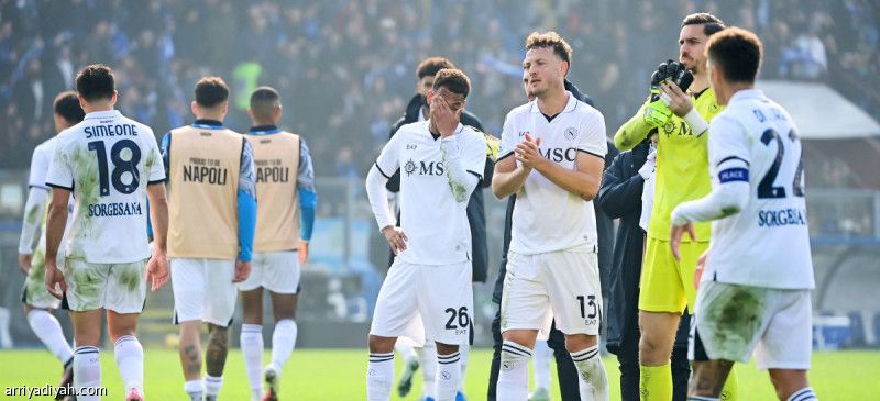 نابولي يهدر الصدارة بالسقوط أمام كومو