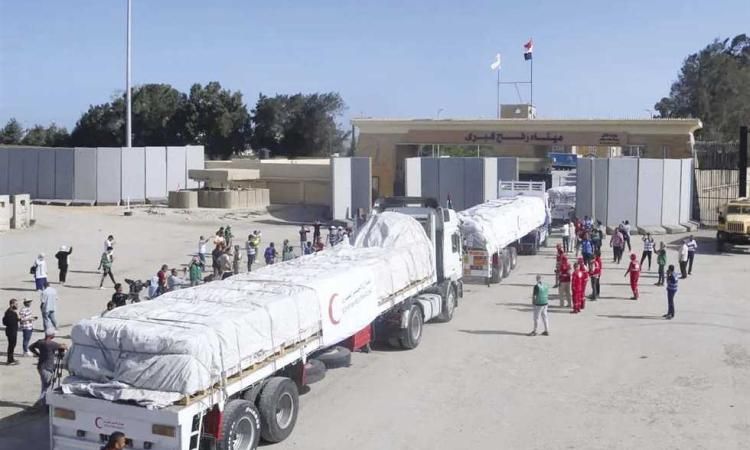 110 شاحنات مساعدات إغاثية متنوعة تدخل إلى الفلسطينيين بقطاع غزة
