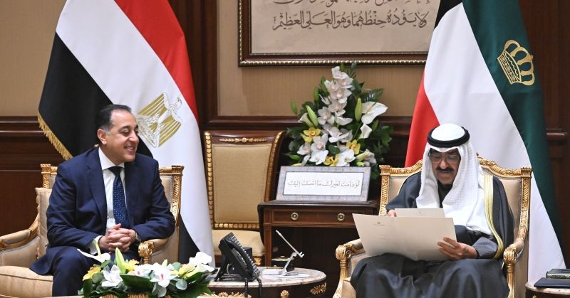 سمو الأمير يتسلم دعوة من الرئيس المصري للمشاركة في القمة العربية غير العادية