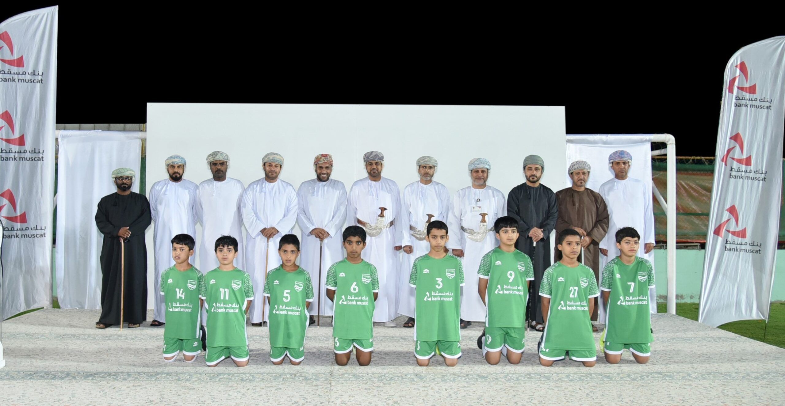 افتتاح مشروع إنارة ملعب فريق المرسى الرياضي بولاية صحار ضمن برنامج “الملاعب الخضراء”