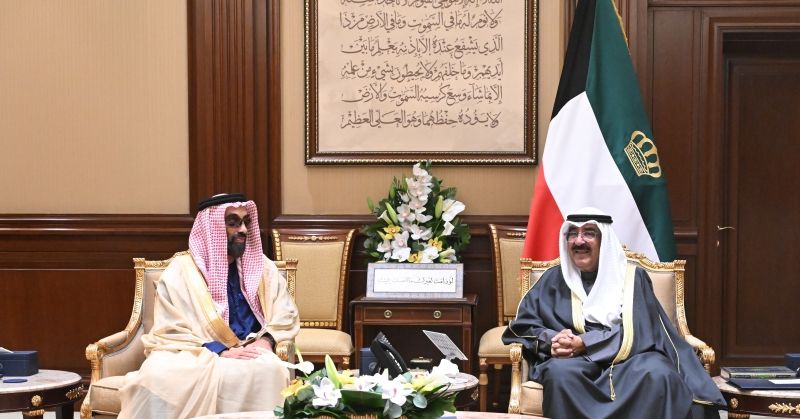 سمو الأمير يستقبل نائب حاكم إمارة أبوظبي مستشار الأمن الوطني الإماراتي