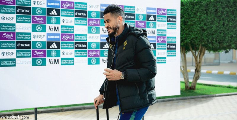 الأخدود والفتح.. الجدي يغير 4 لاعبين وجوميز يعيد باعطية