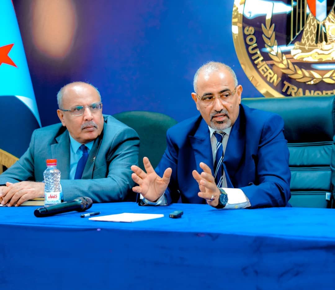 الزبيدي: المشكلات الاقتصادية تمثل تحديًا كبيرًا للمجلس الانتقالي والجنوب أصبح أمرًا واقعًا