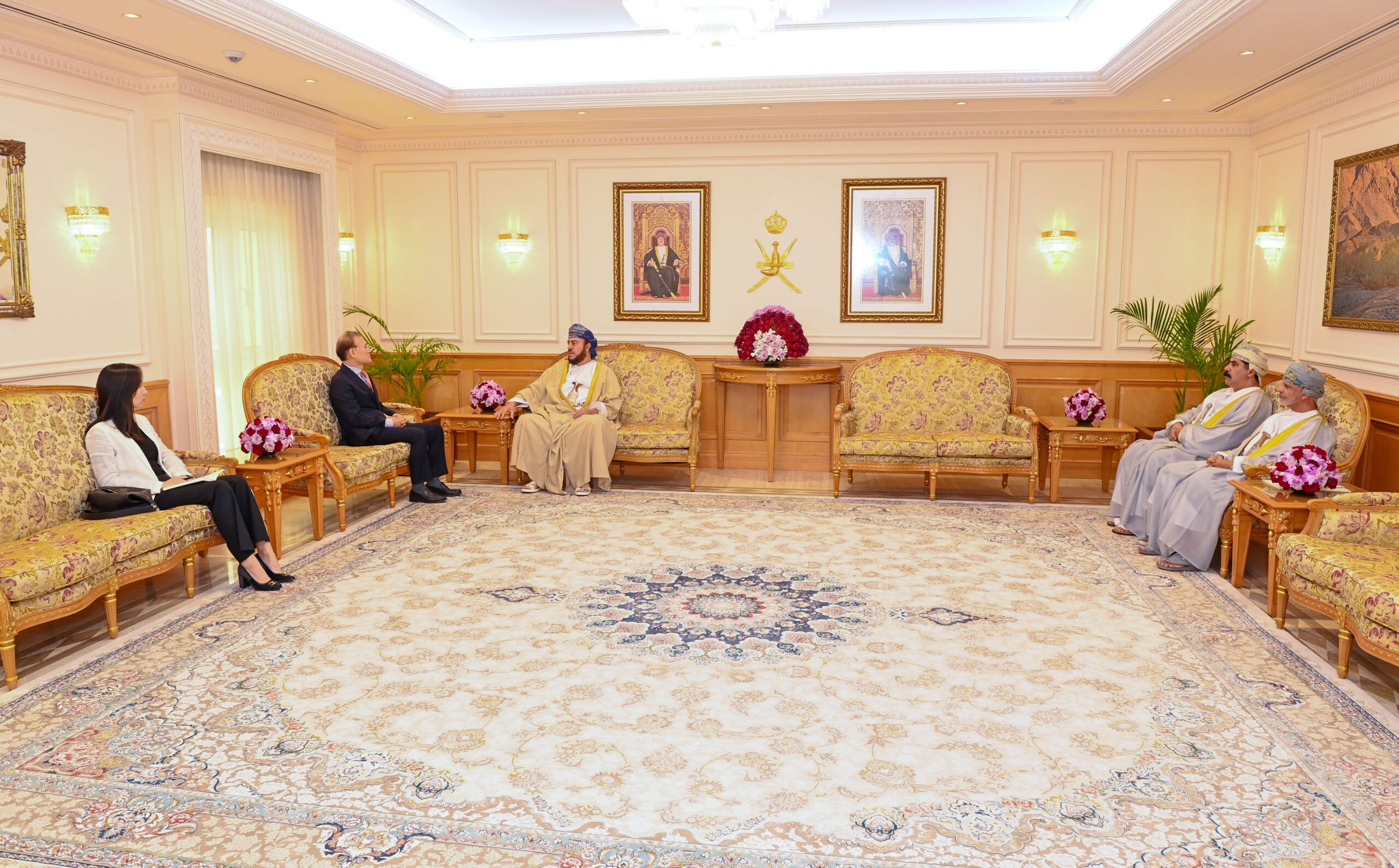 نيابةً عن جلالته.. سمو السّيد أسعد يودّع سفراء اليابان والهند وكوريا